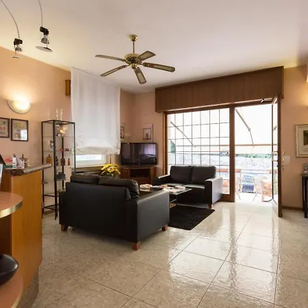 ホテル Benacus 2*