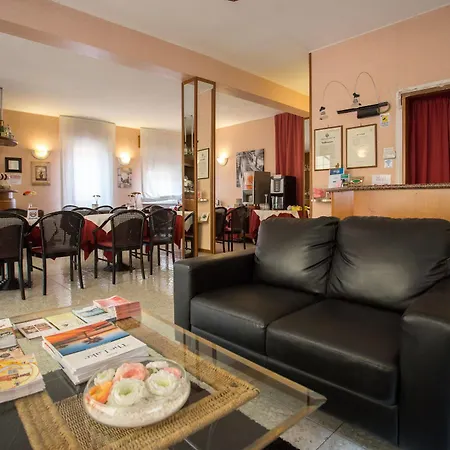 Benacus Hotel 2*