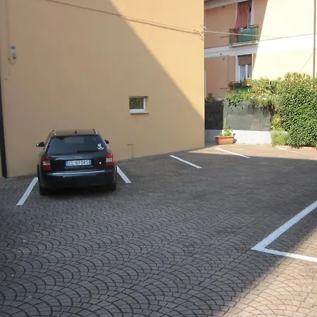 Benacus Hotel 2*